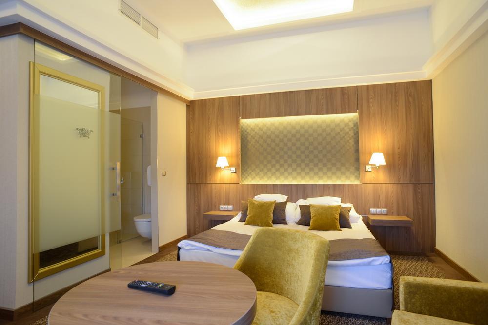 Duna Wellness Hotel บายา ภายนอก รูปภาพ
